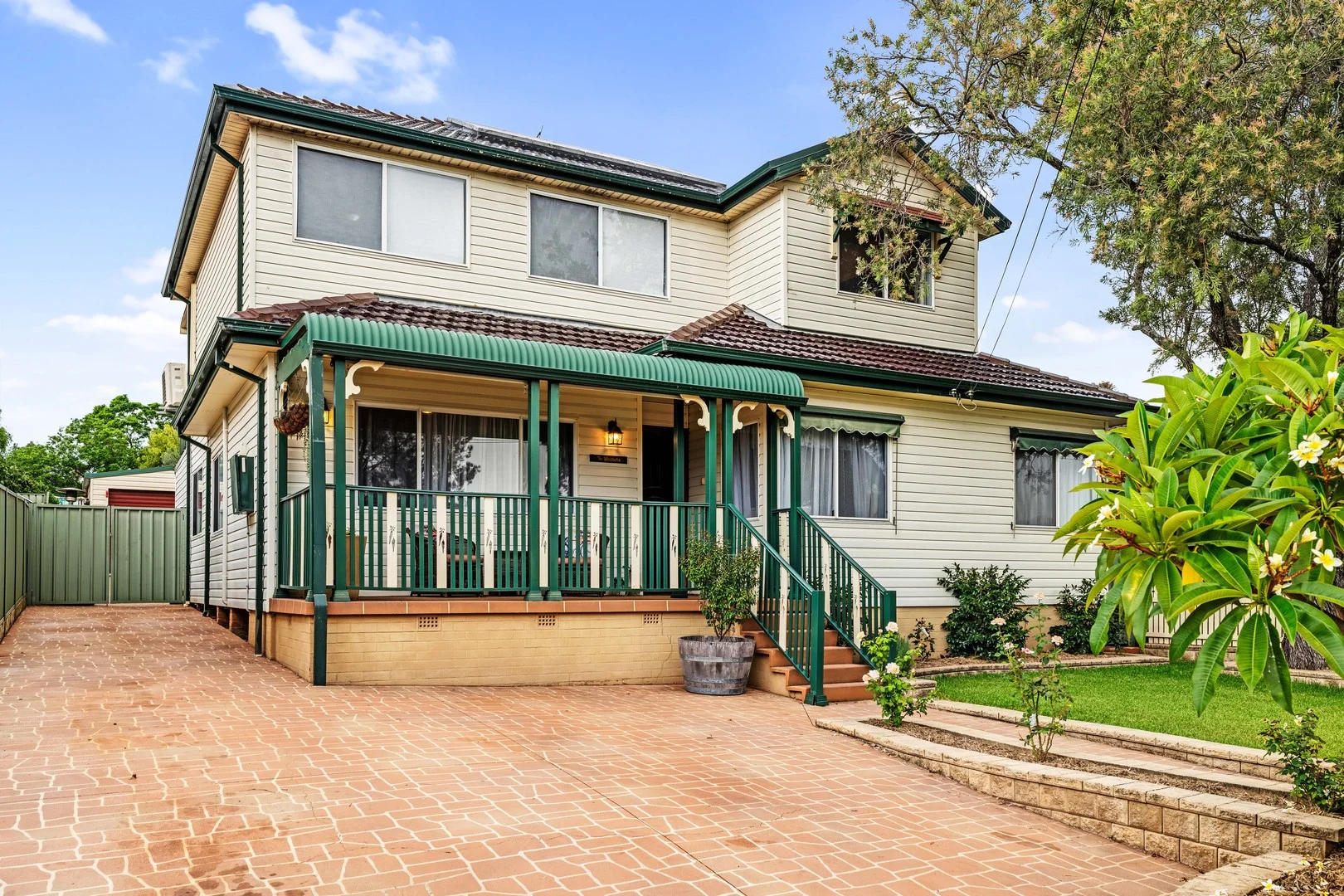 6 Hoddle Avenue, Campbelltown NSW 2560