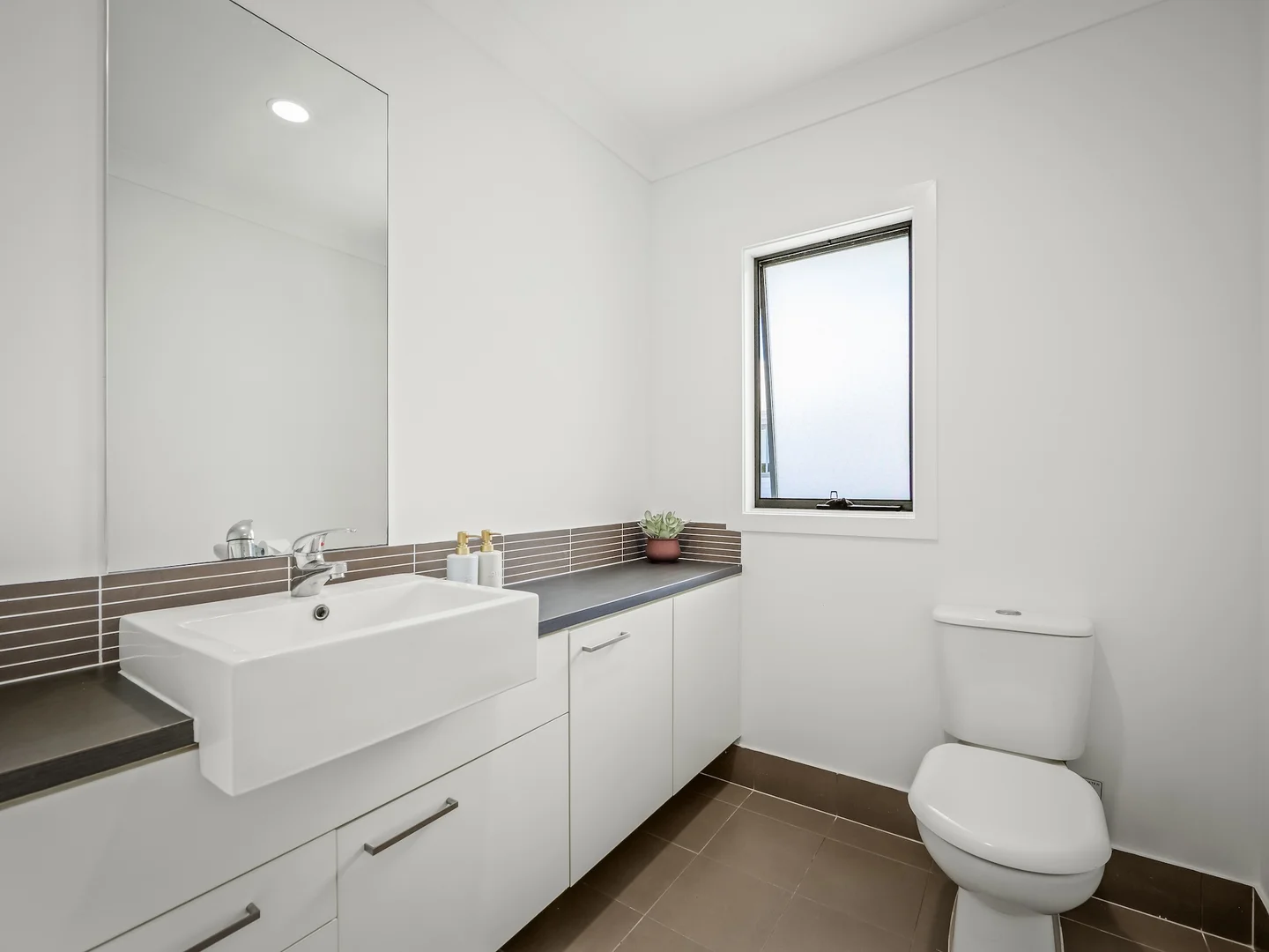 Additional image 20 of 2/111 Pohlman Street, Southport QLD 4215