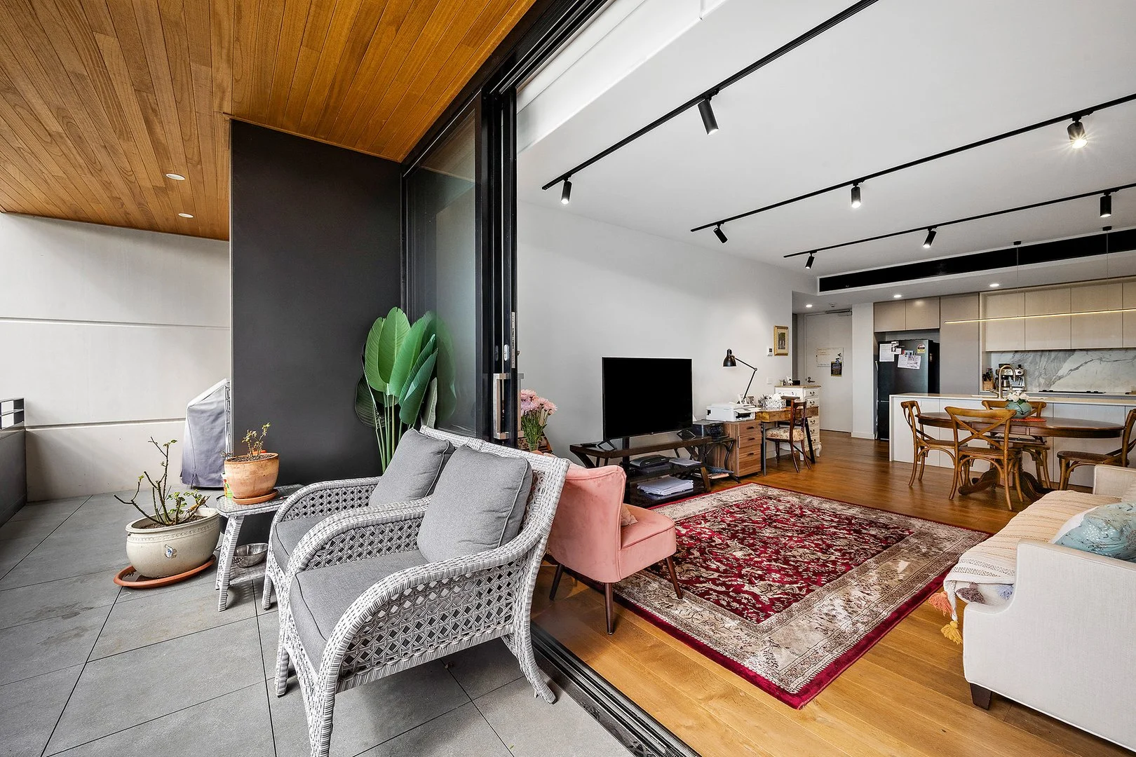 60/7 State Circle, Forrest ACT 2603