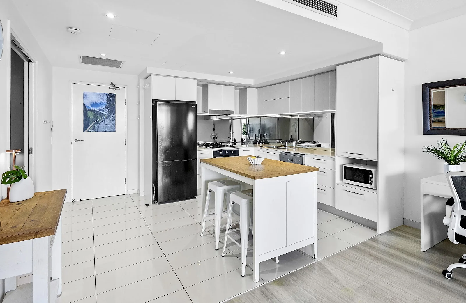 Additional image 11 of 807/430 Marine Parade, Biggera Waters QLD 4216