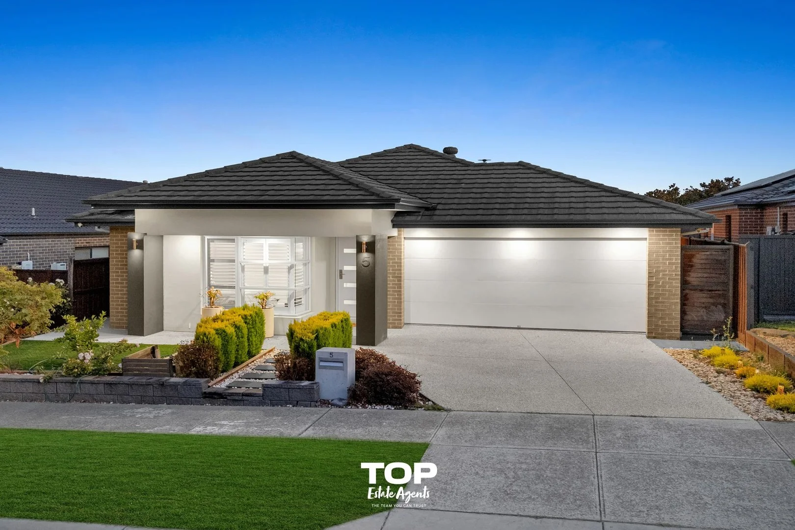 5 Randall Avenue, Clyde North VIC 3978