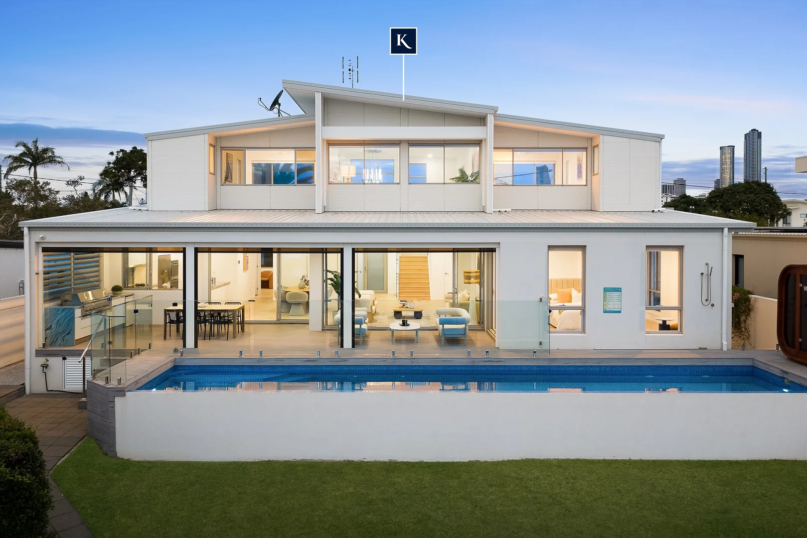 13 Lakeside Avenue, Broadbeach Waters QLD 4218