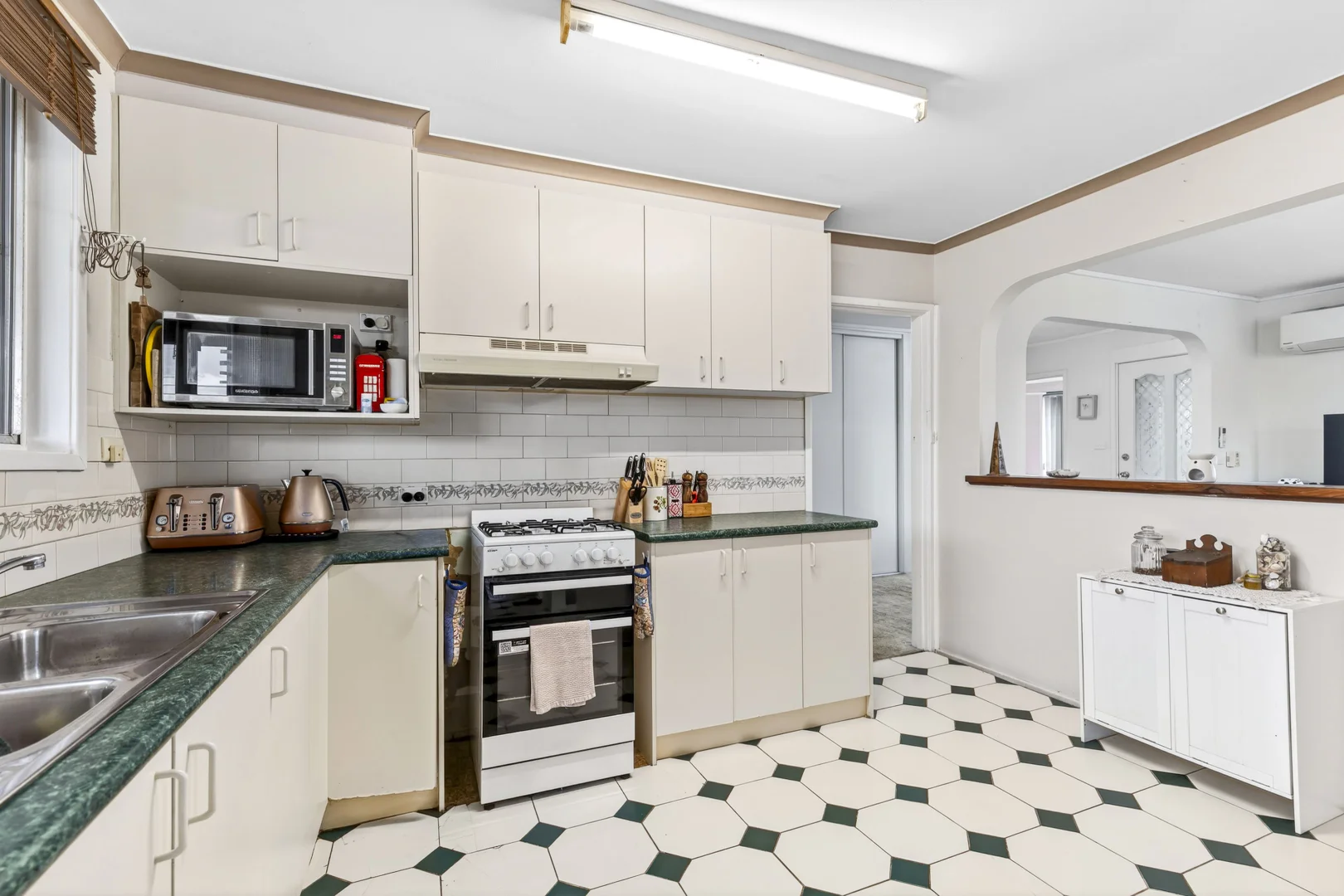 Additional image 4 of 1 Newland Street, Newcomb VIC 3219