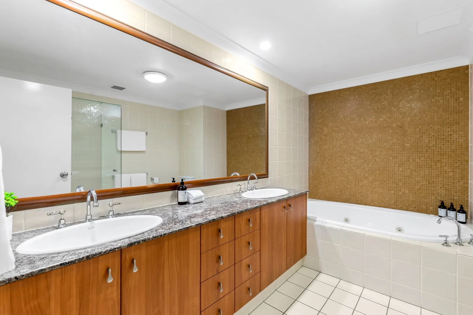 Additional image 21 of 704/53-57 Esplanade Esplanade, Cairns City QLD 4870