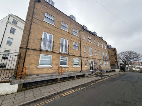 Howard Place, St. Annes Court Howard Place BN1, Studio to rent
