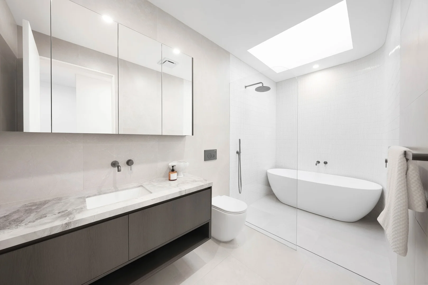 Additional image 11 of 5b Cooks Avenue, Canterbury NSW 2193