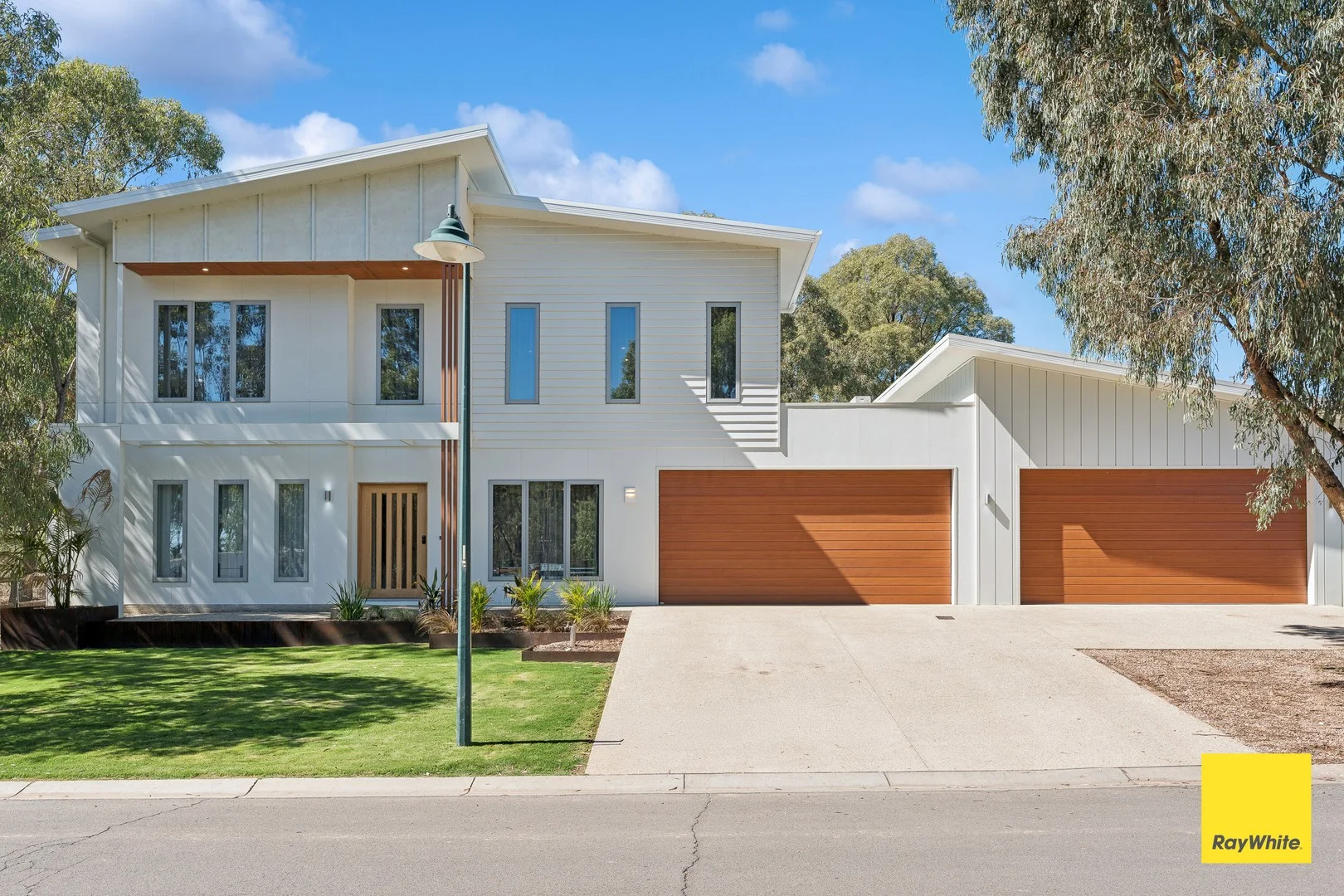 25 Glenelg Drive, Maiden Gully VIC 3551