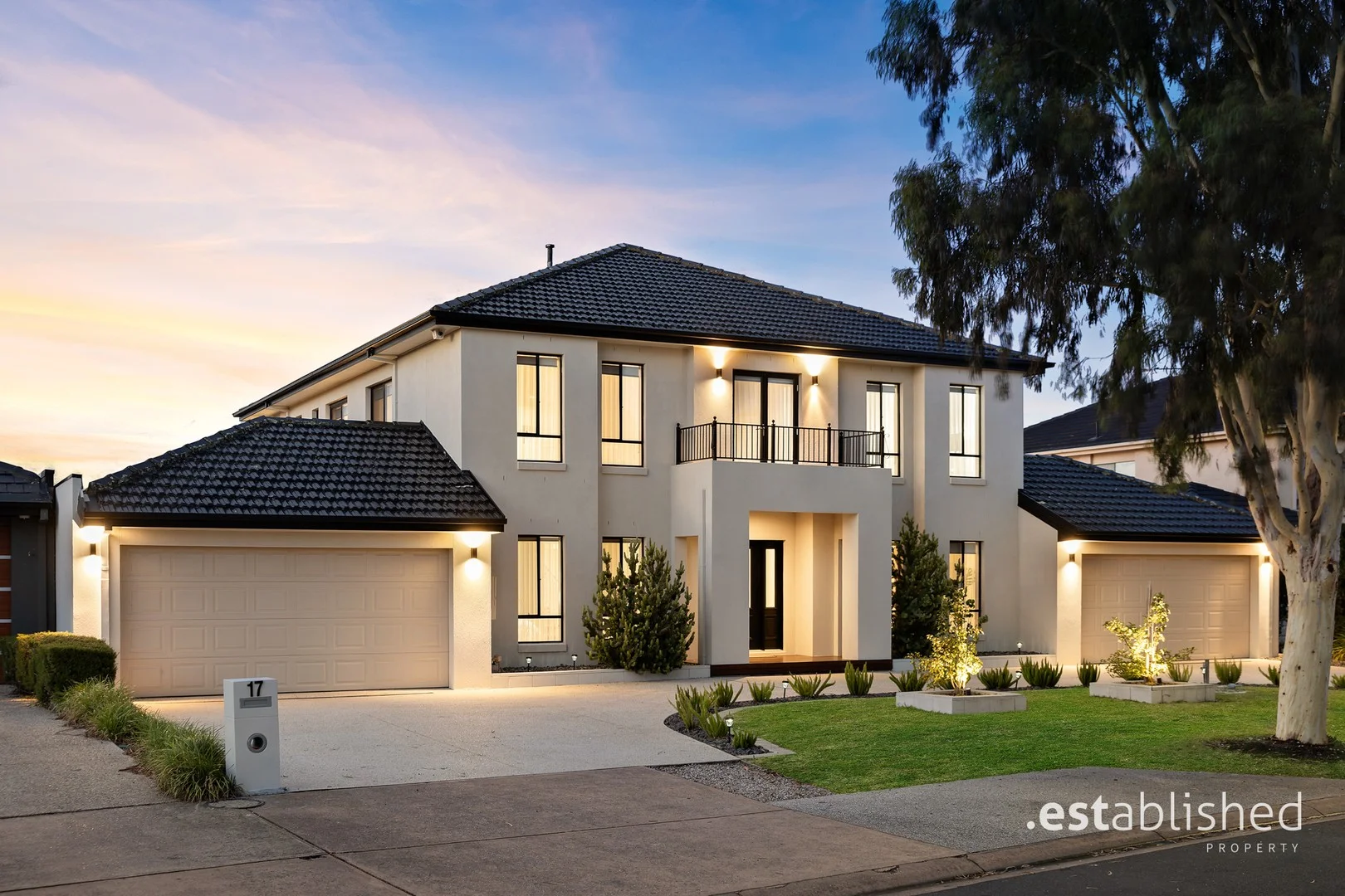 17 Pelican Point Road, Sanctuary Lakes VIC 3030