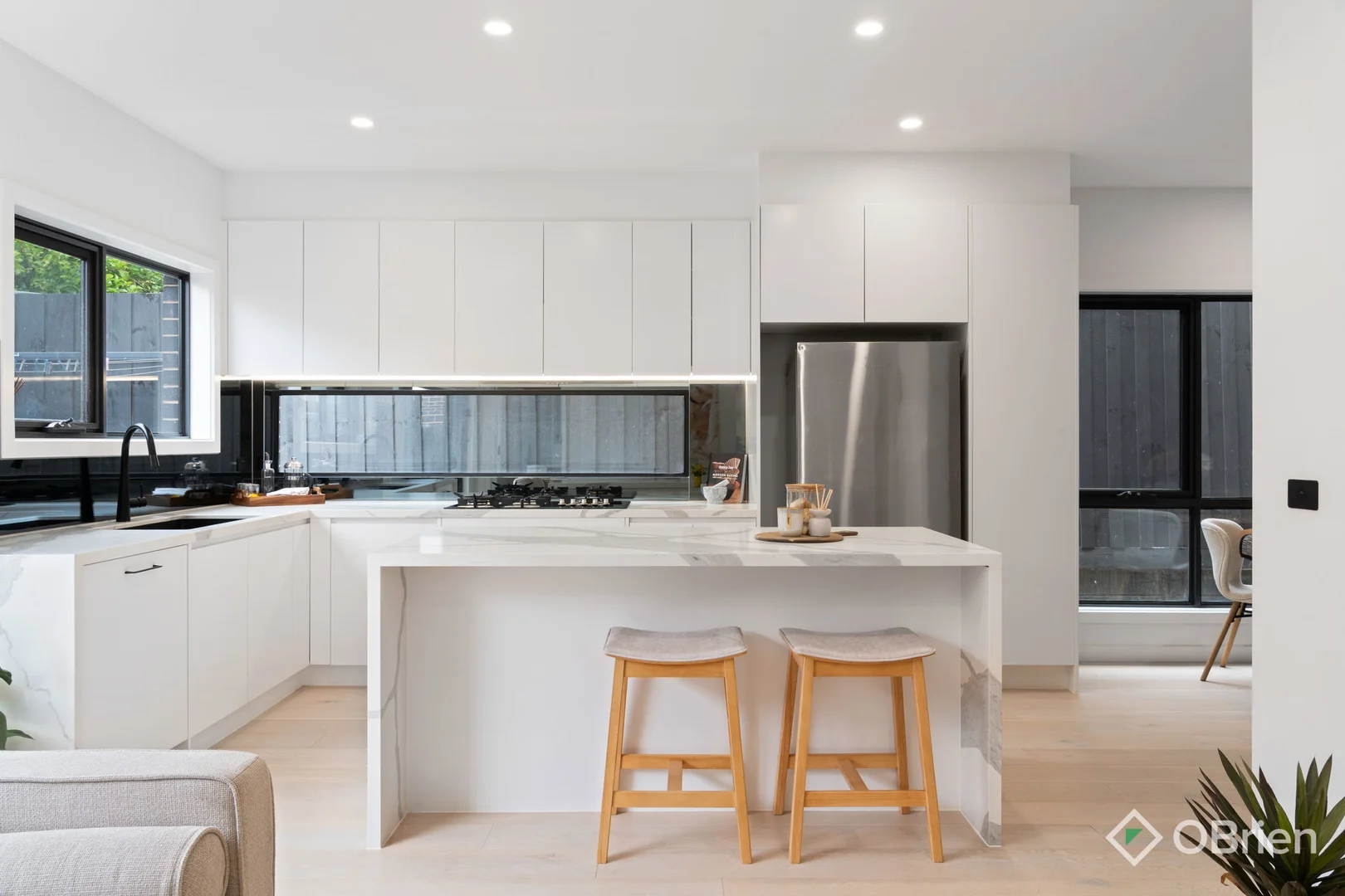 Additional image 2 of 2/6 Queens Court, Berwick VIC 3806