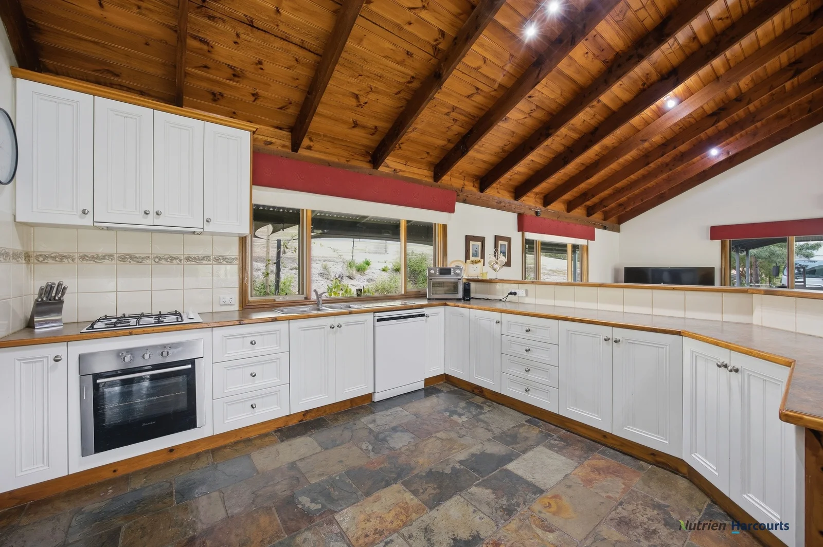 Additional image 8 of 72 Alford Avenue, Eildon VIC 3713