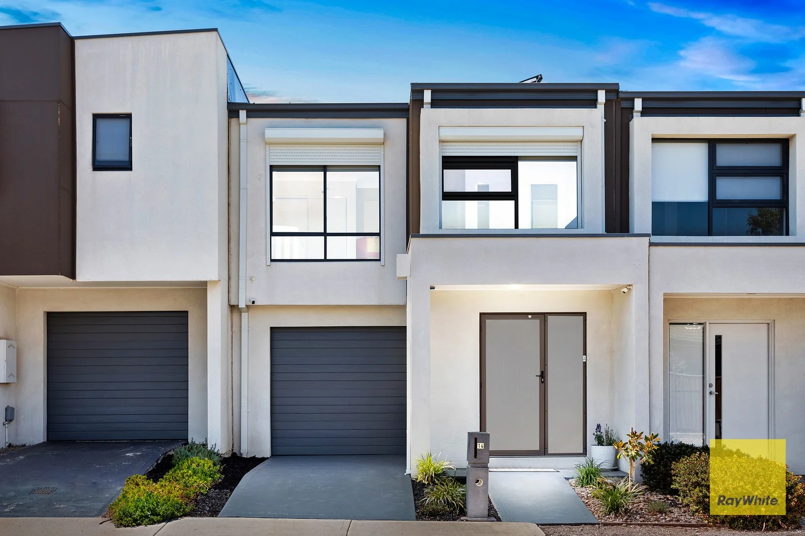 14 Pippen Loop, Deanside VIC 3336