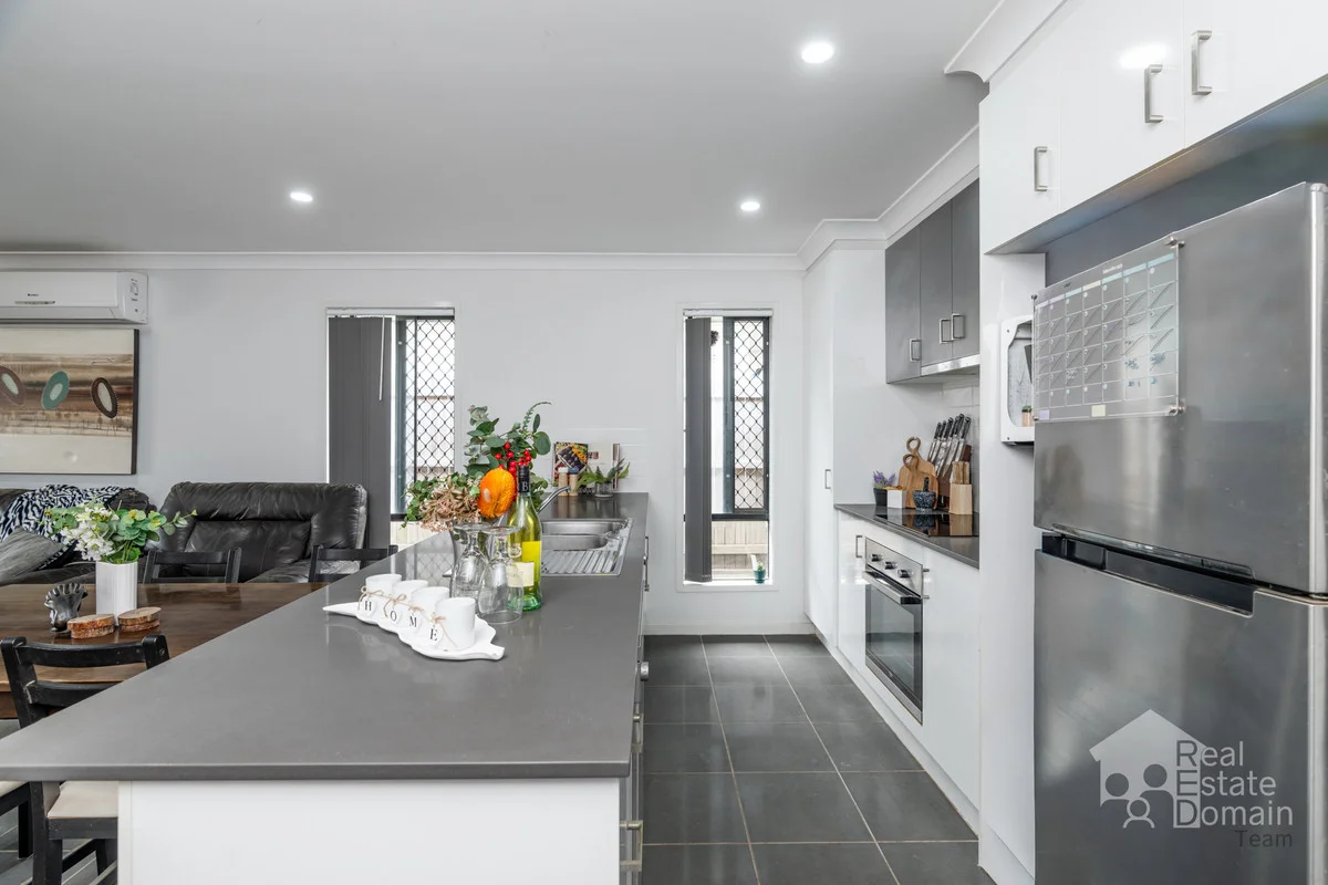 14 Willow Circuit, Yarrabilba QLD 4207 photo 5