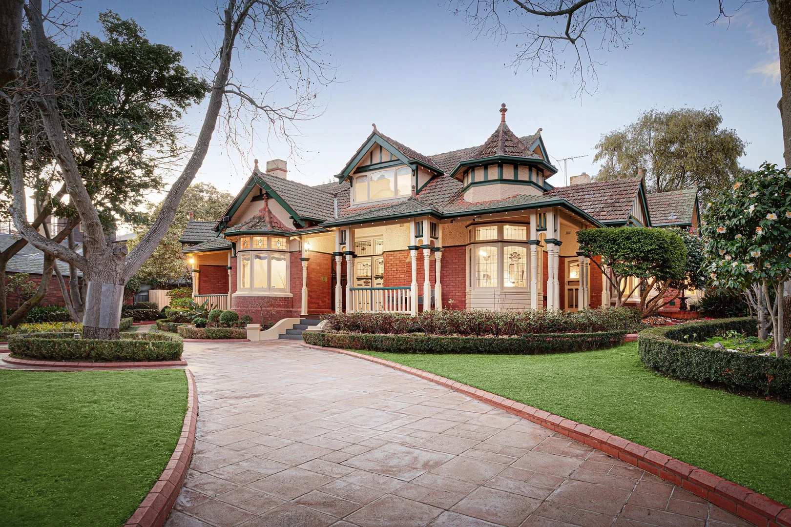 13-15 View Street, Canterbury VIC 3126