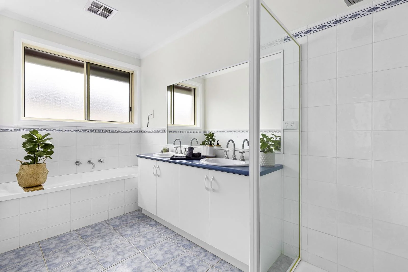 Additional image 11 of 2 Rose Court, Gowanbrae VIC 3043