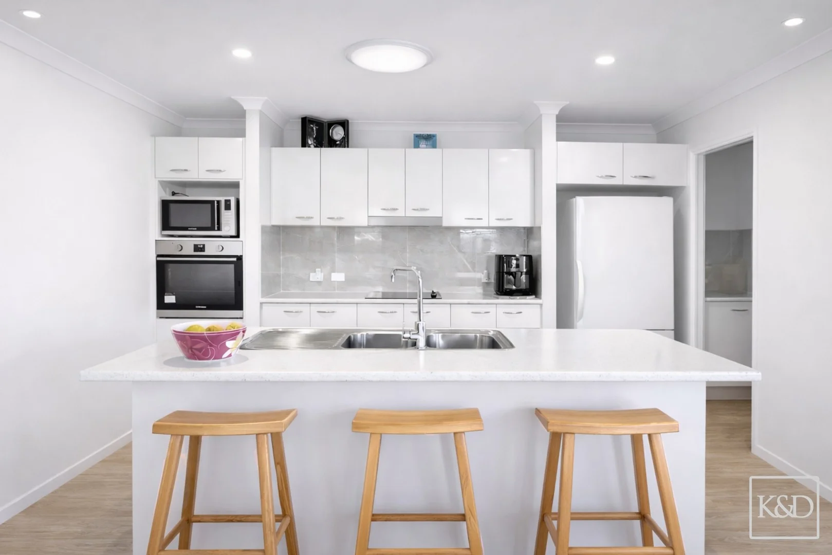 18 Regina Avenue, Ningi QLD 4511