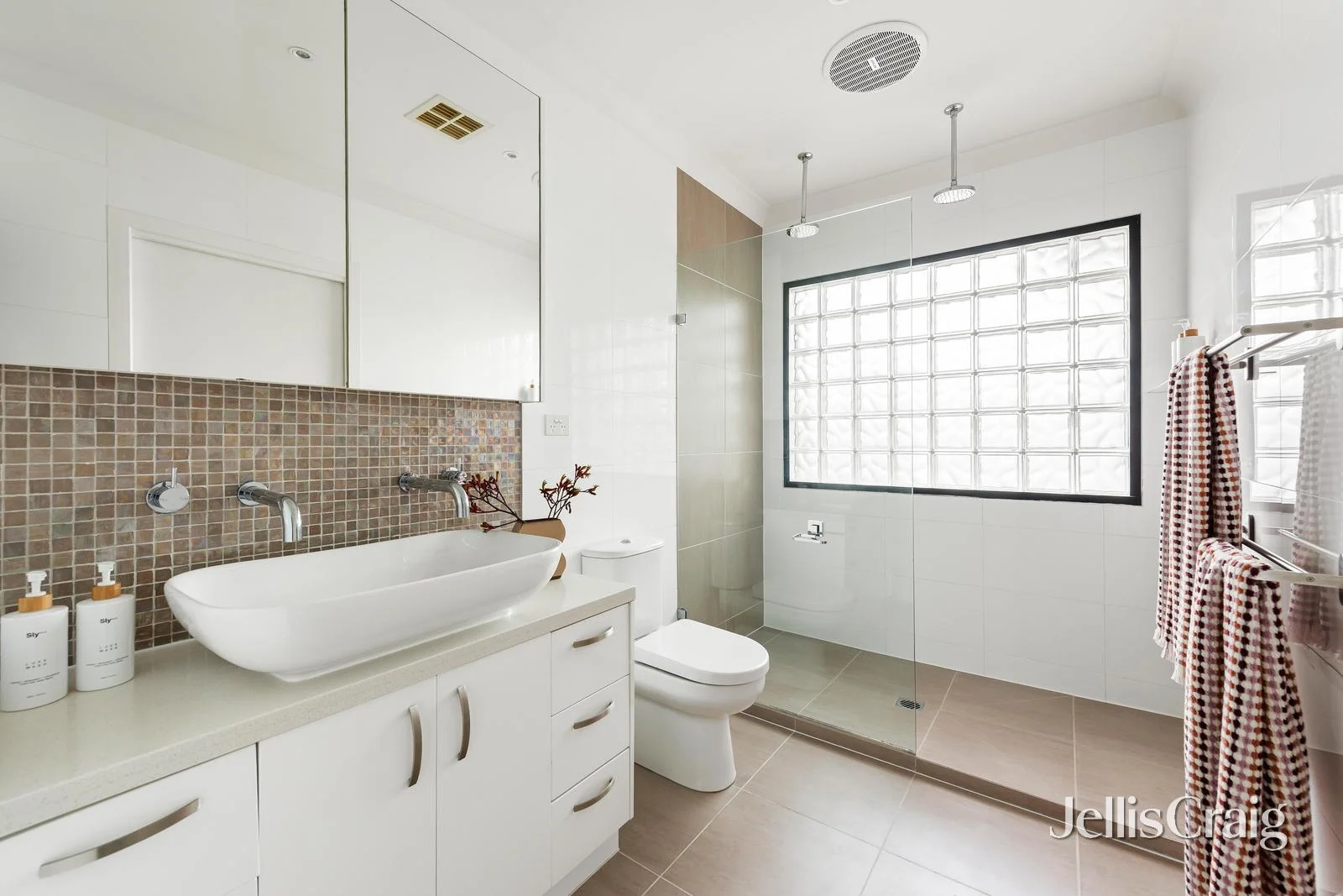 Additional image 11 of 15a Yaralla Road, Bentleigh East VIC 3165