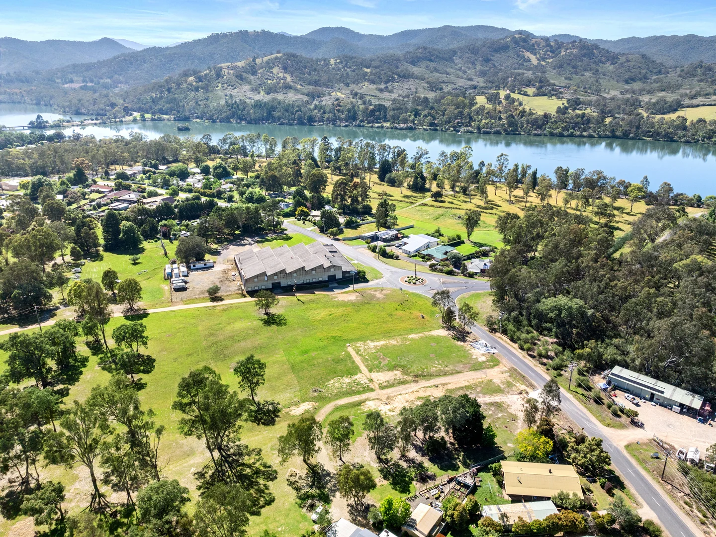 Additional image 17 of 1-4 South Crescent, Eildon VIC 3713