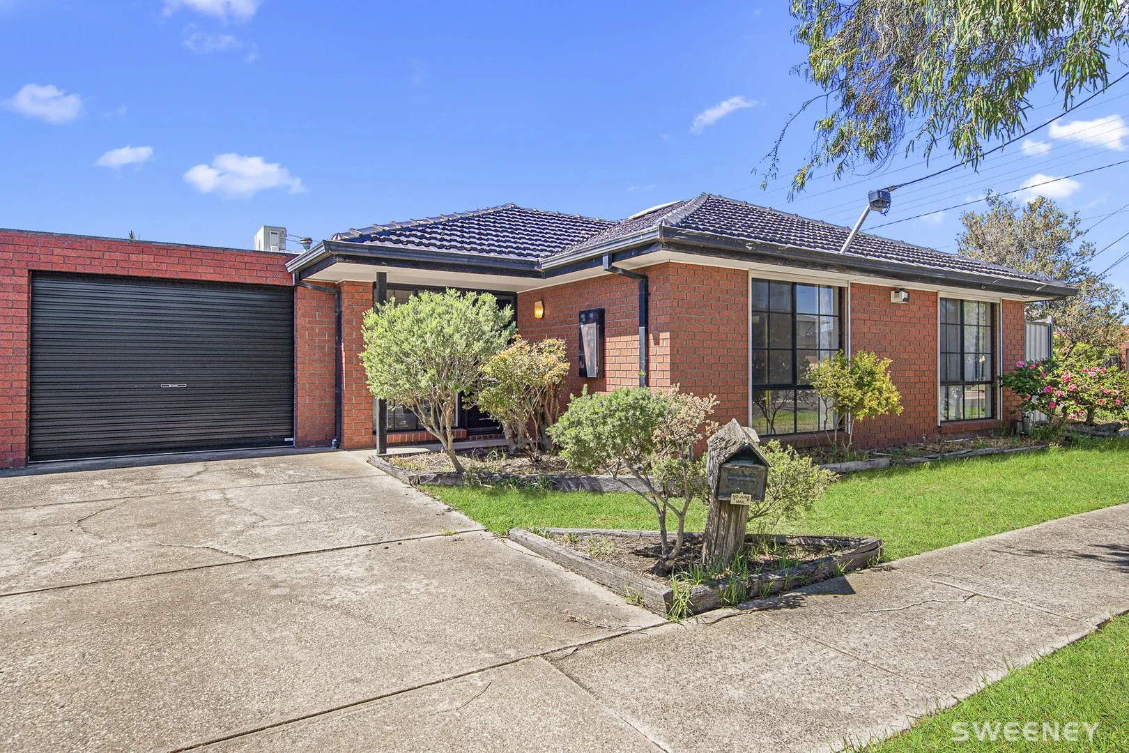 2/24 Newham Way, Altona Meadows VIC 3028