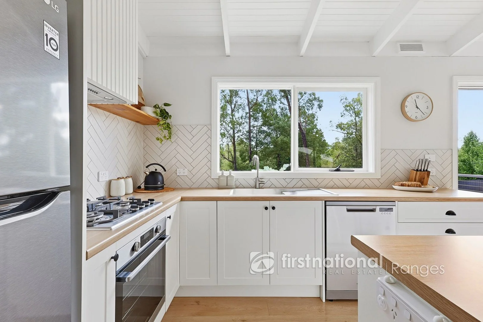 39 First Avenue, Cockatoo VIC 3781