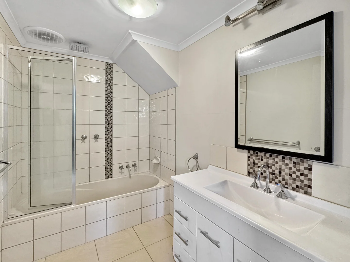 Additional image 11 of 13 Redfern Court, Bonnie Doon VIC 3720