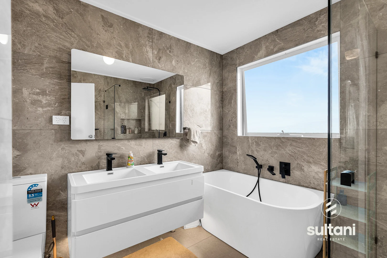 Additional image 7 of 124 Courtney Avenue, Cranbourne North VIC 3977