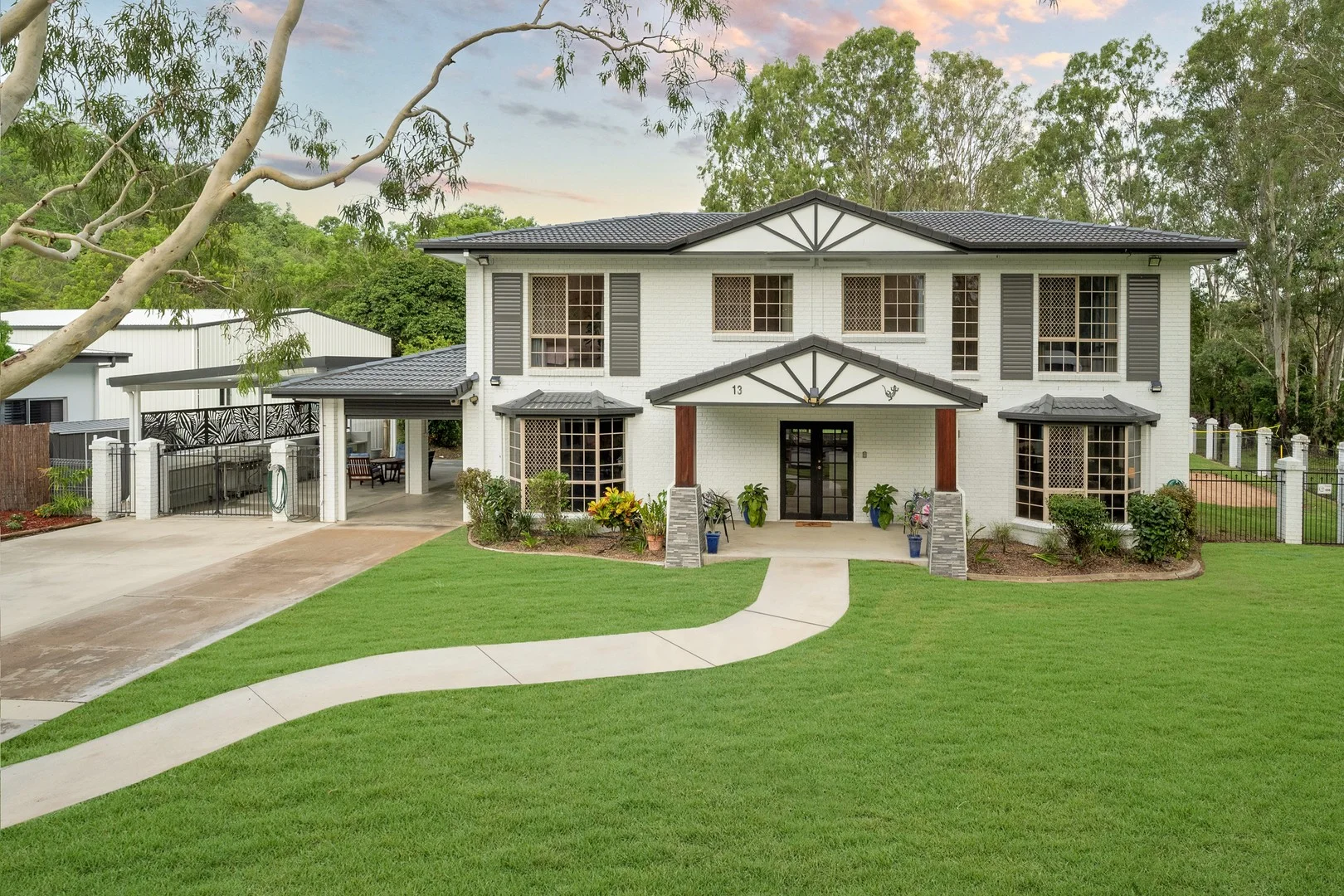 13 Hastings Street, Mount Louisa QLD 4814