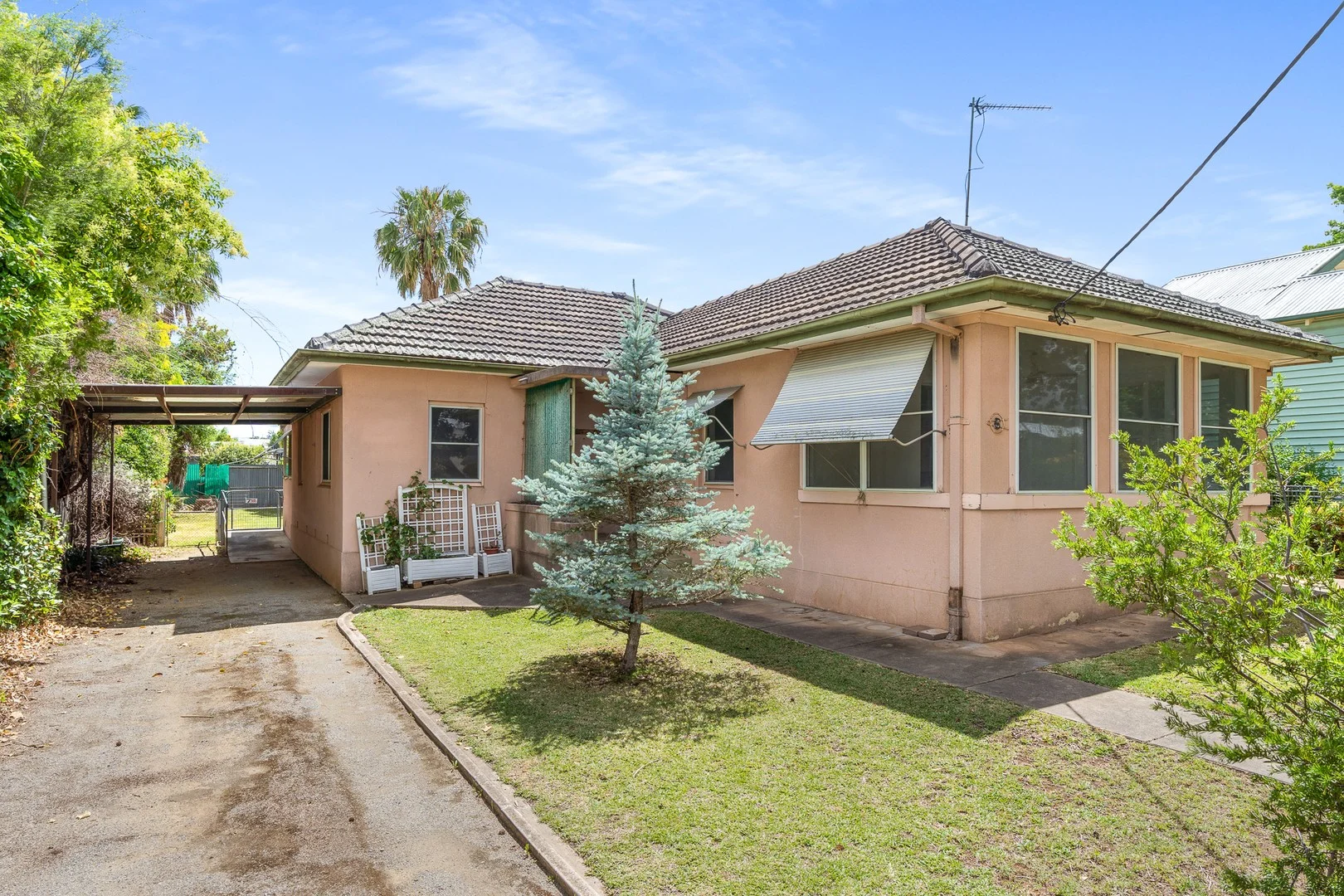 6 Macassar Street, Cowra NSW 2794