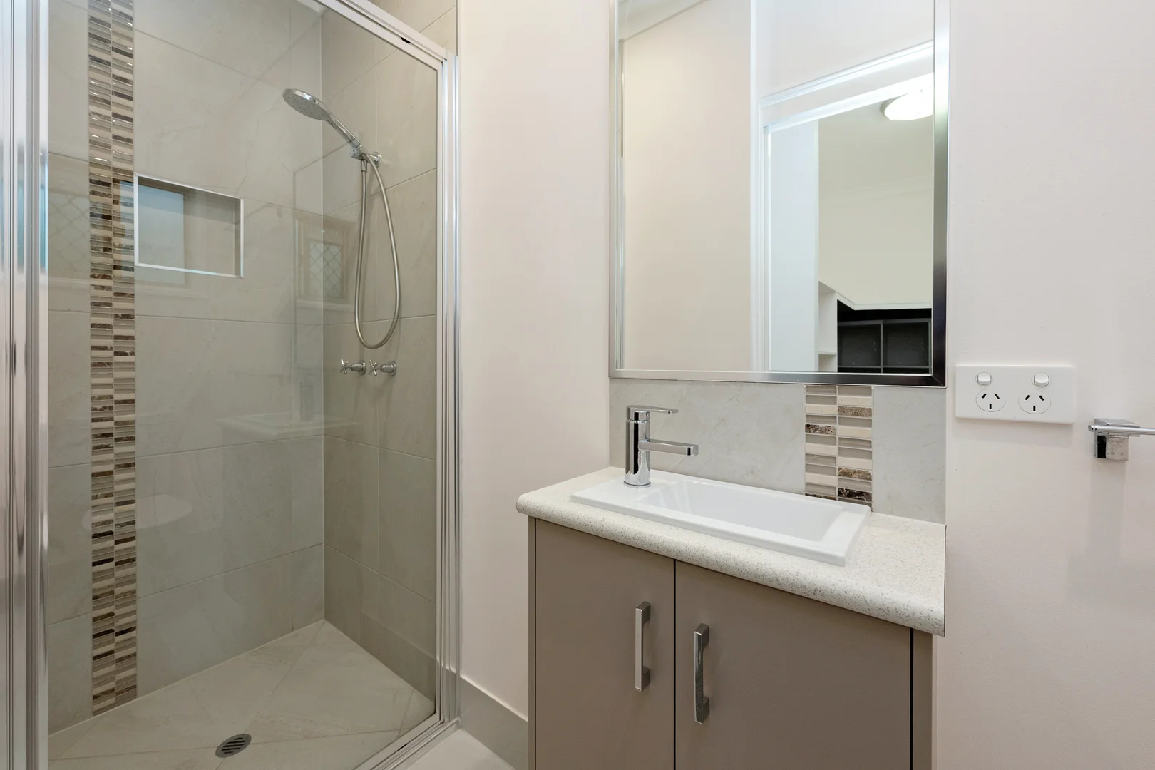 Additional image 11 of 13 Hastings Street, Mount Louisa QLD 4814