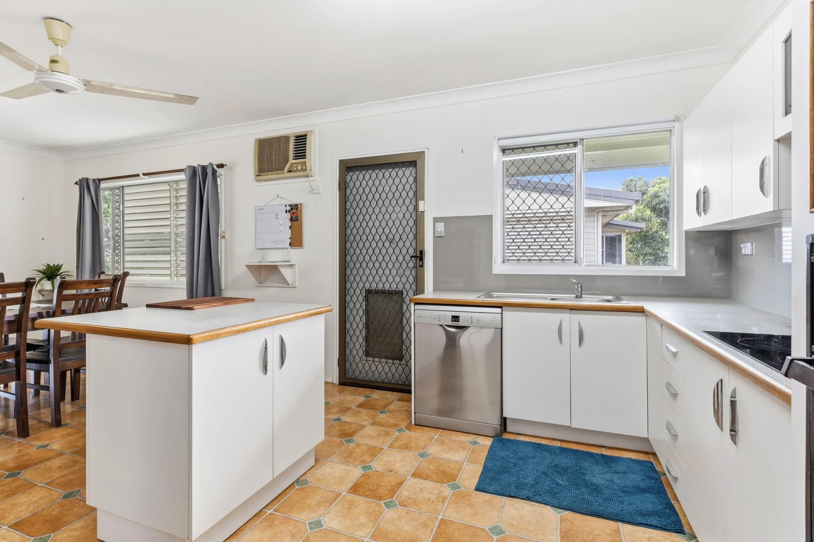 Additional image 13 of 284 Richardson Road, Park Avenue QLD 4701