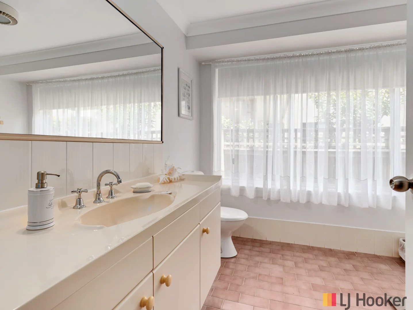 Additional image 22 of 5 Myamba Parade, Surfside NSW 2536