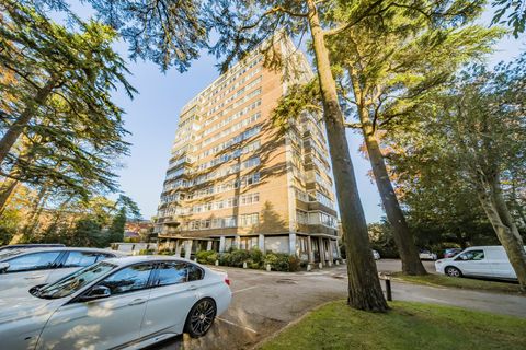Bassett Avenue, Bassett, Southampton, Hampshire SO16