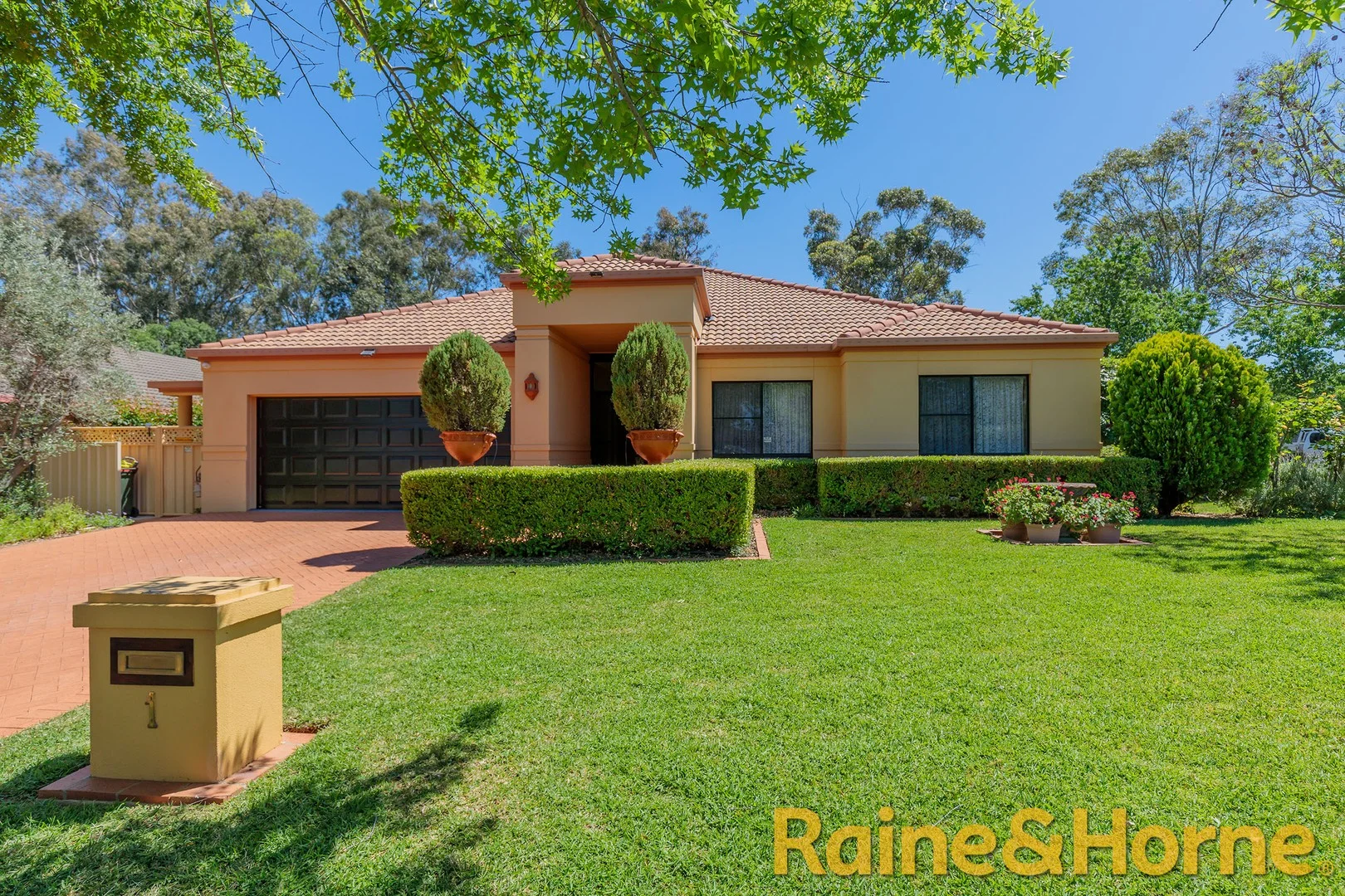 1 Huntingdale Close, Dubbo NSW 2830