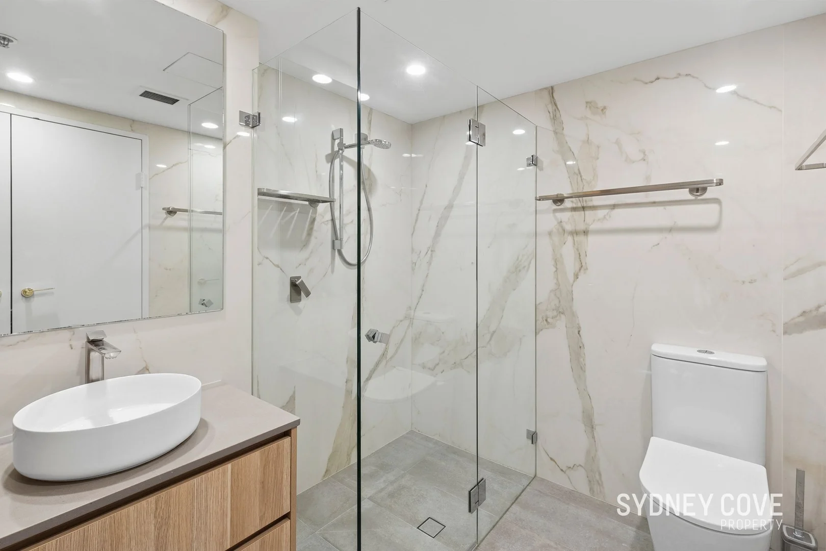 Additional image 10 of 1402/2 Bond Street, Sydney NSW 2000