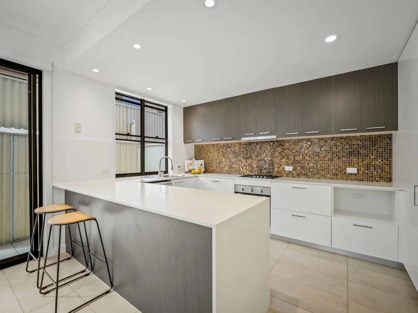 Additional image 7 of 2/111 Pohlman Street, Southport QLD 4215