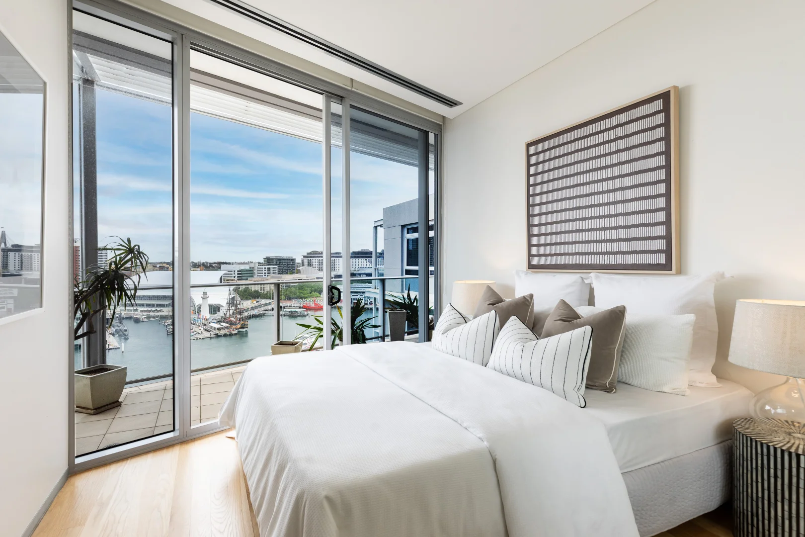 Additional image 3 of 1402/23 Shelley Street, Sydney NSW 2000