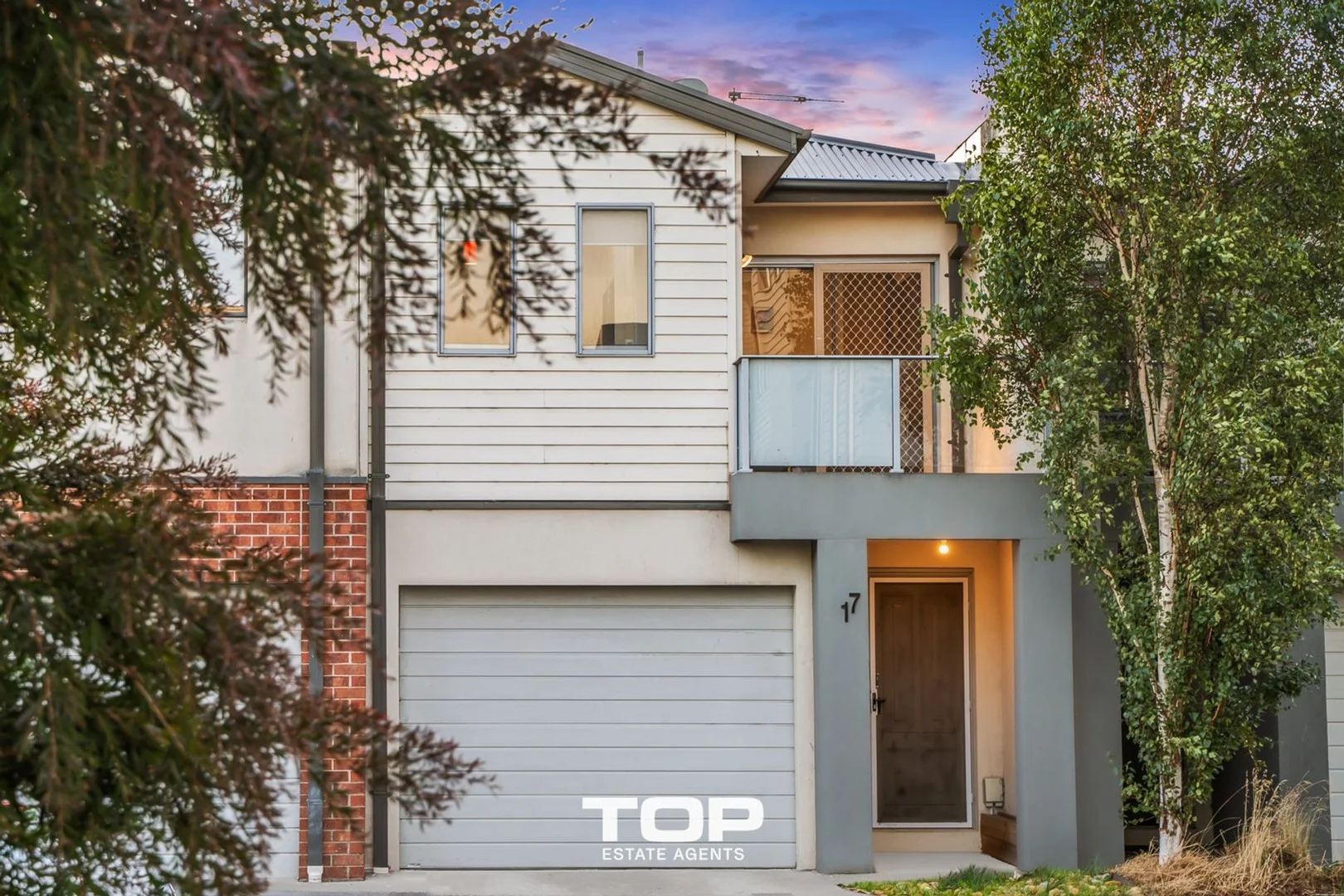 17/10 Mickleham Drive, Cranbourne North VIC 3977