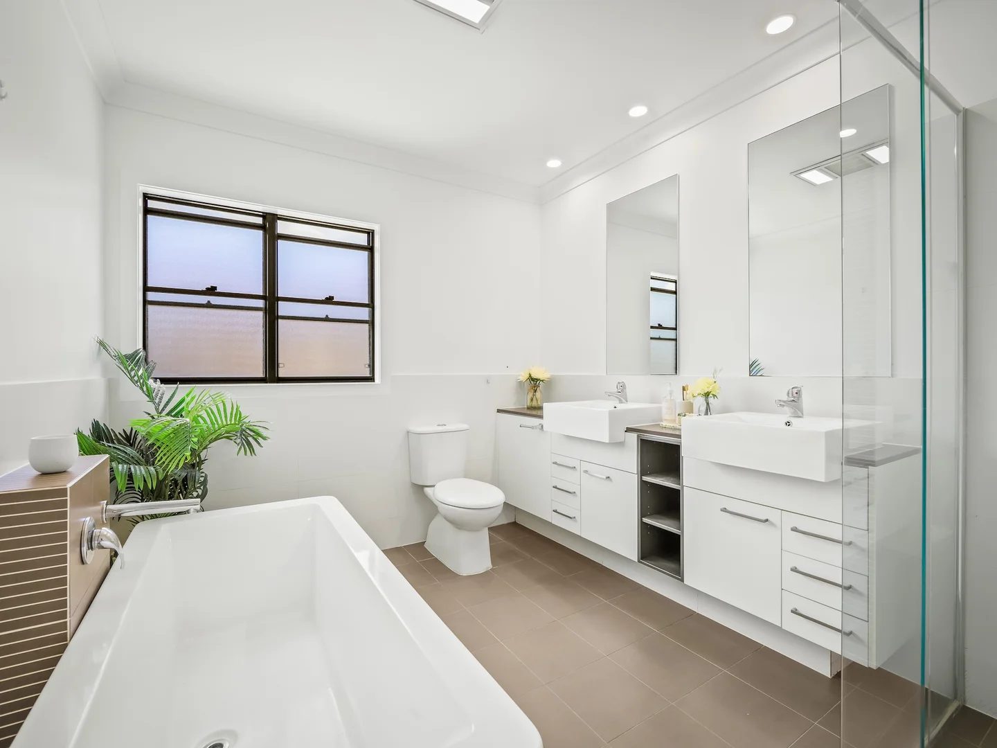 Additional image 17 of 2/111 Pohlman Street, Southport QLD 4215