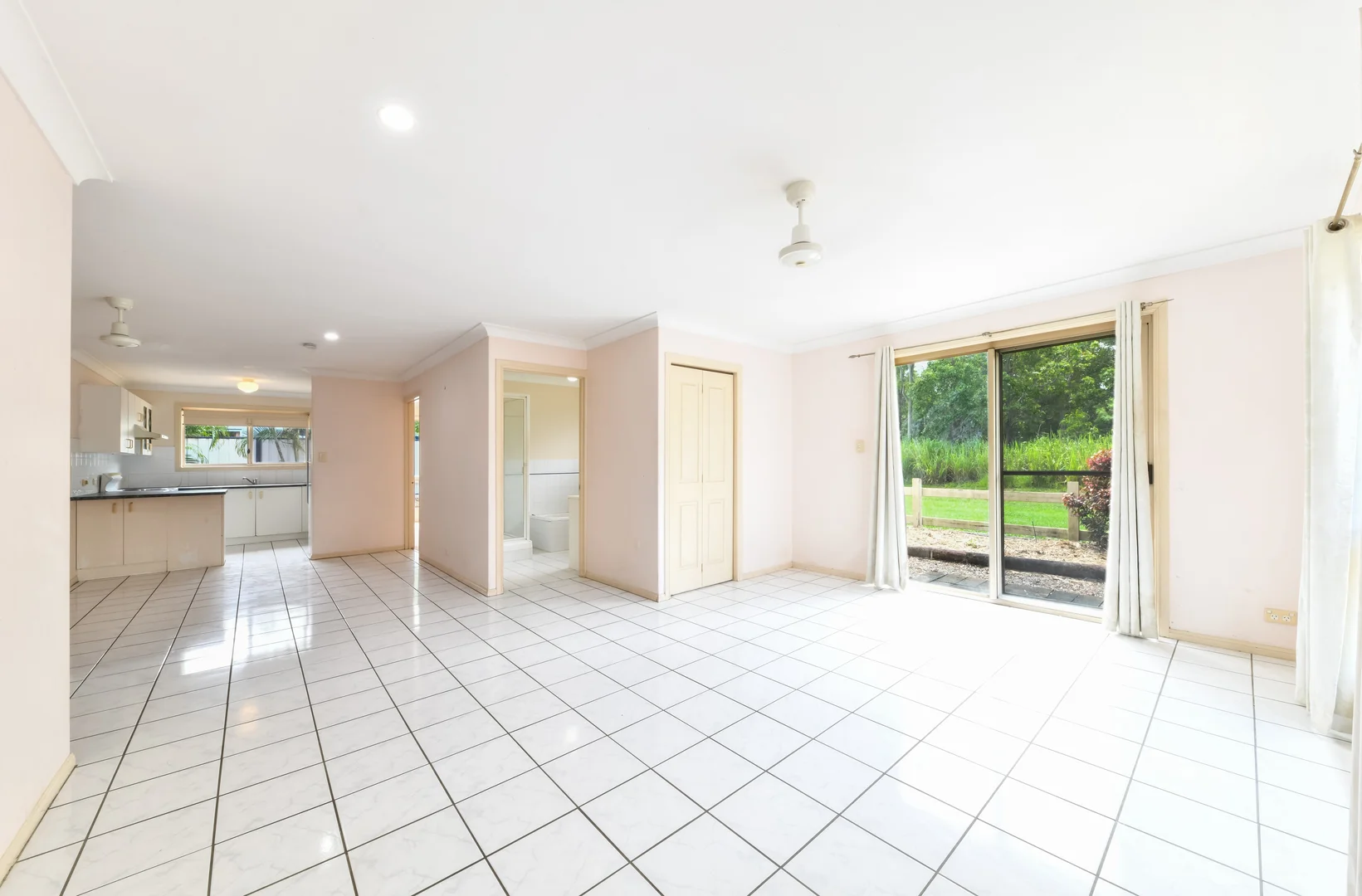 Additional image 3 of 2/23 Marine Parade, Laguna Quays QLD 4800