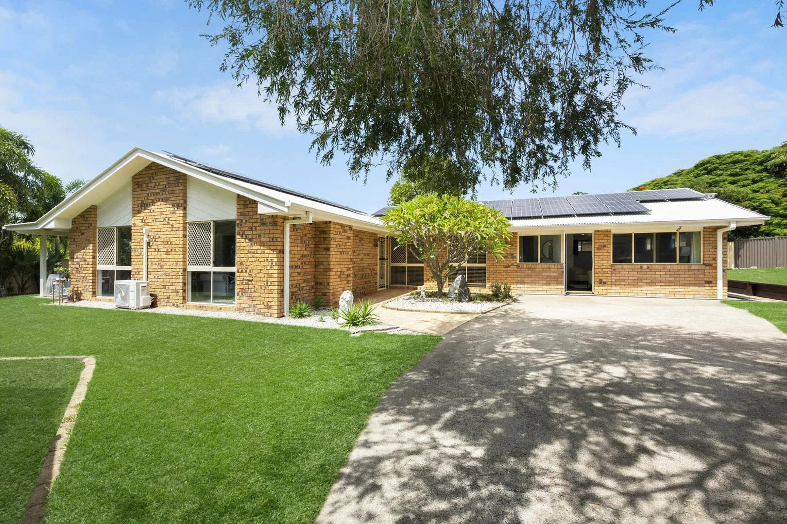 72 Englefield Road, Oxley QLD 4075