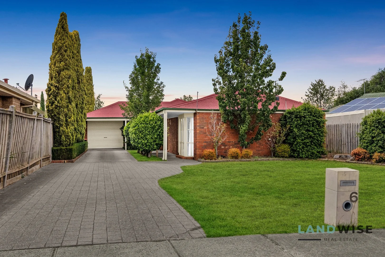 6 Thomas Avenue, Melton South VIC 3338