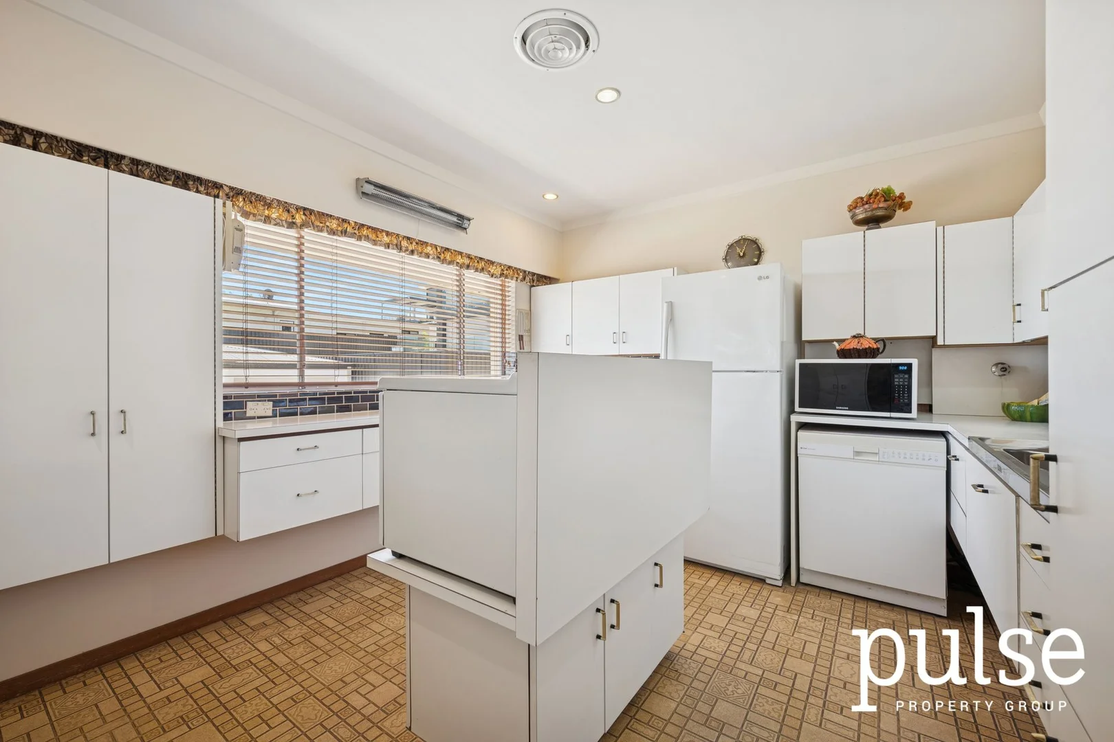 Additional image 13 of 119 Riverton Drive W, Rossmoyne WA 6148