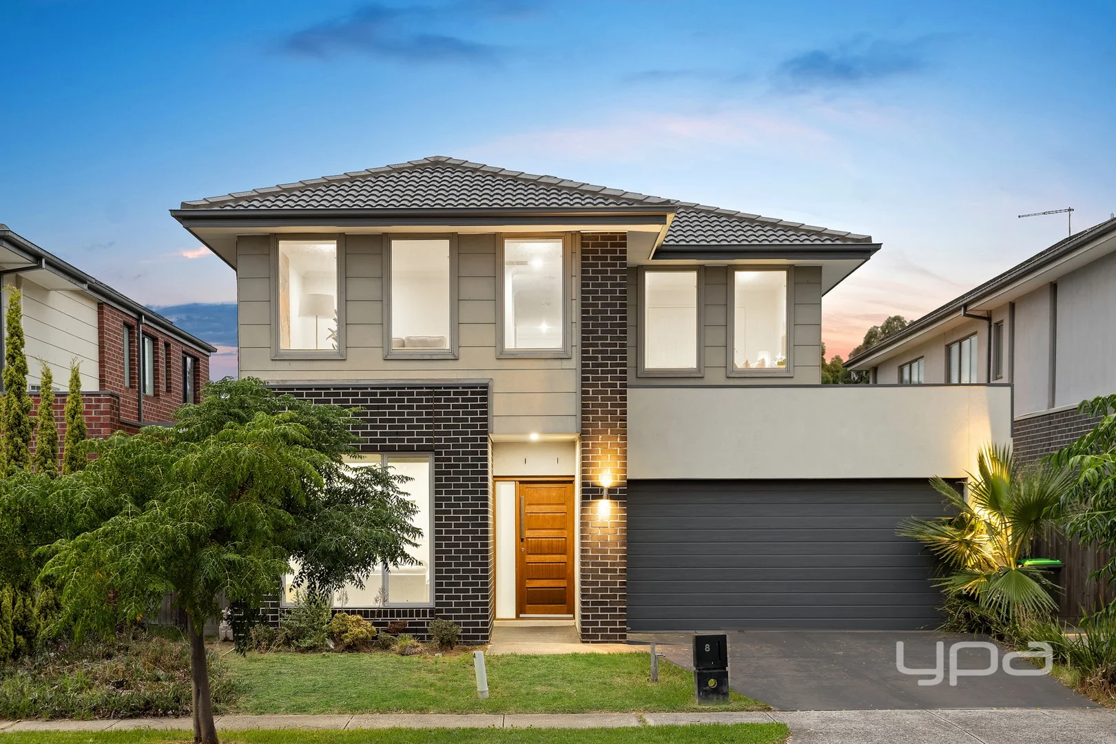 8 Roundhay Crescent, Point Cook VIC 3030