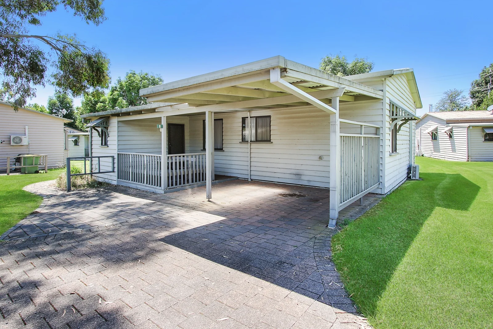 8 Spotted Gum Drive, Lake Hume Village, Albury NSW 2640