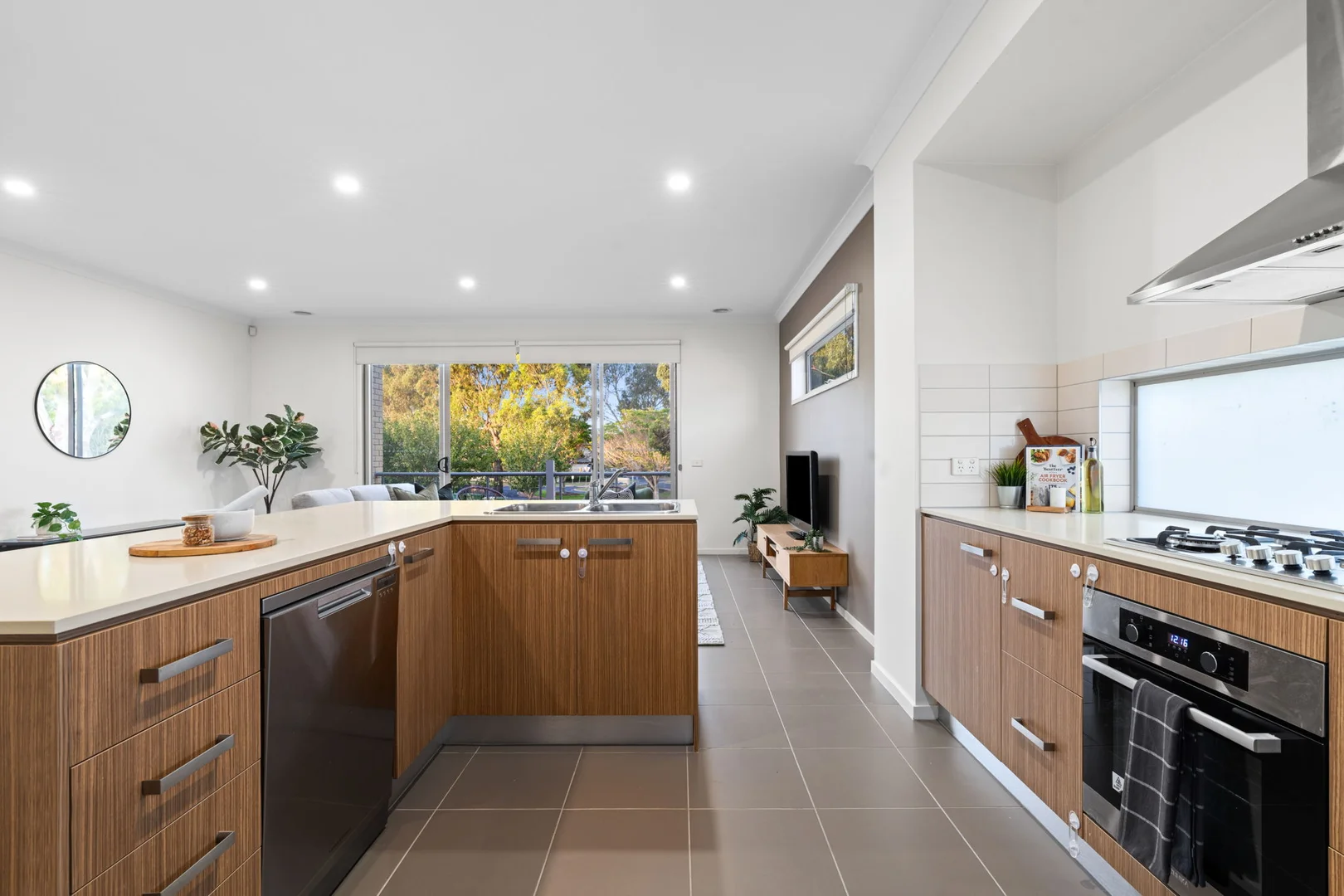 Additional image 6 of 35 Broadbeach Circuit, Sanctuary Lakes VIC 3030