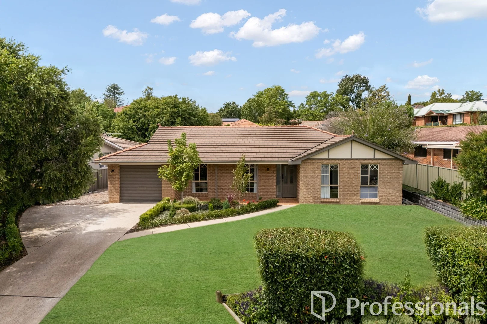 42 Lorimer Street, Llanarth NSW 2795