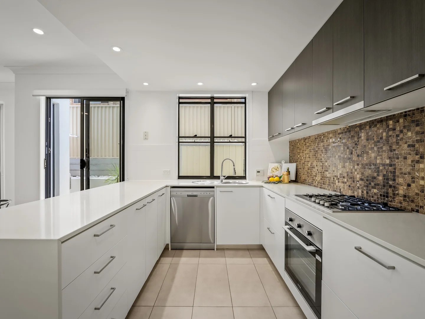 Additional image 8 of 2/111 Pohlman Street, Southport QLD 4215