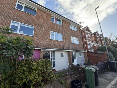 Queens Park Road, Brighton BN2