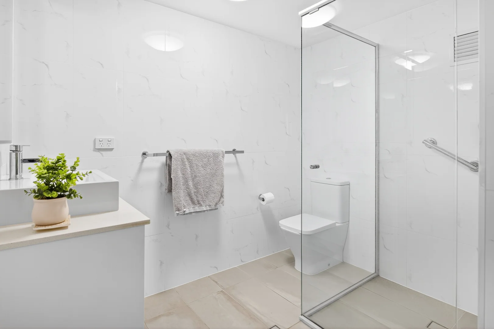 Additional image 15 of 11/2890 Gold Coast Highway, Surfers Paradise QLD 4217
