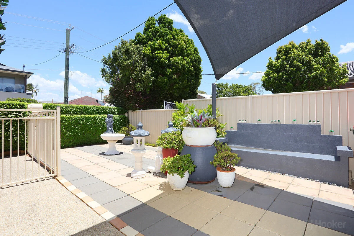 Additional image 23 of 1/27 Eider Avenue, Paradise Point QLD 4216