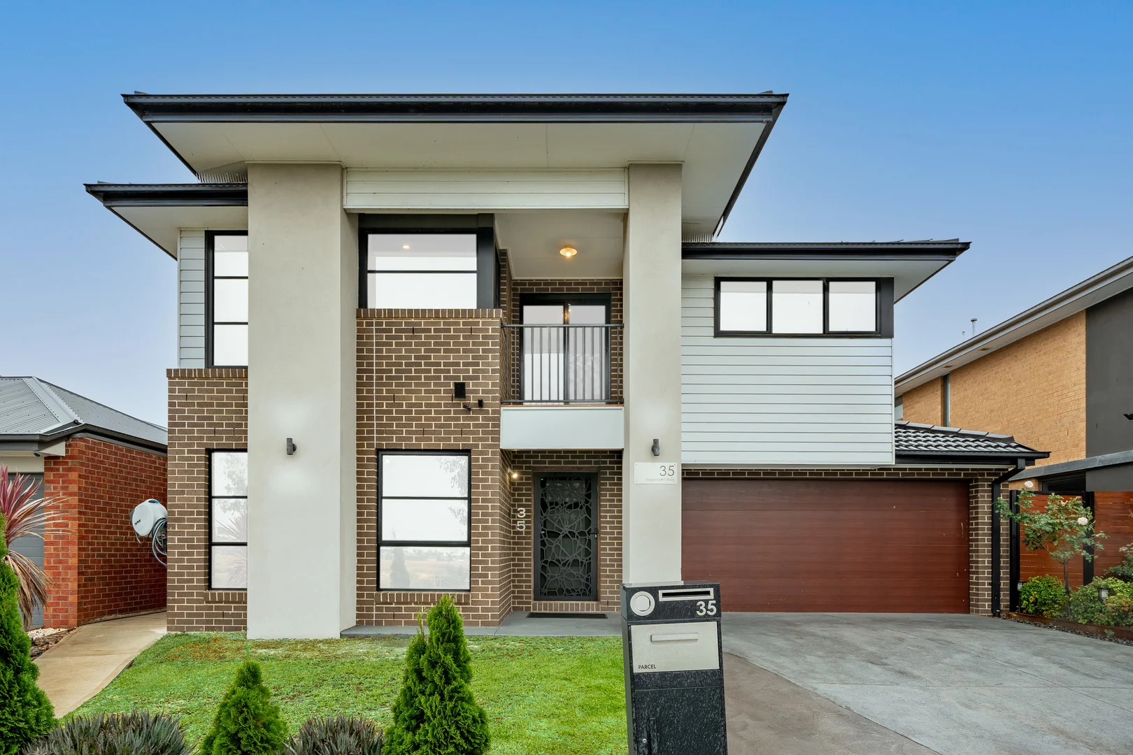 35 Eaglemont Way, Werribee VIC 3030 photo 2